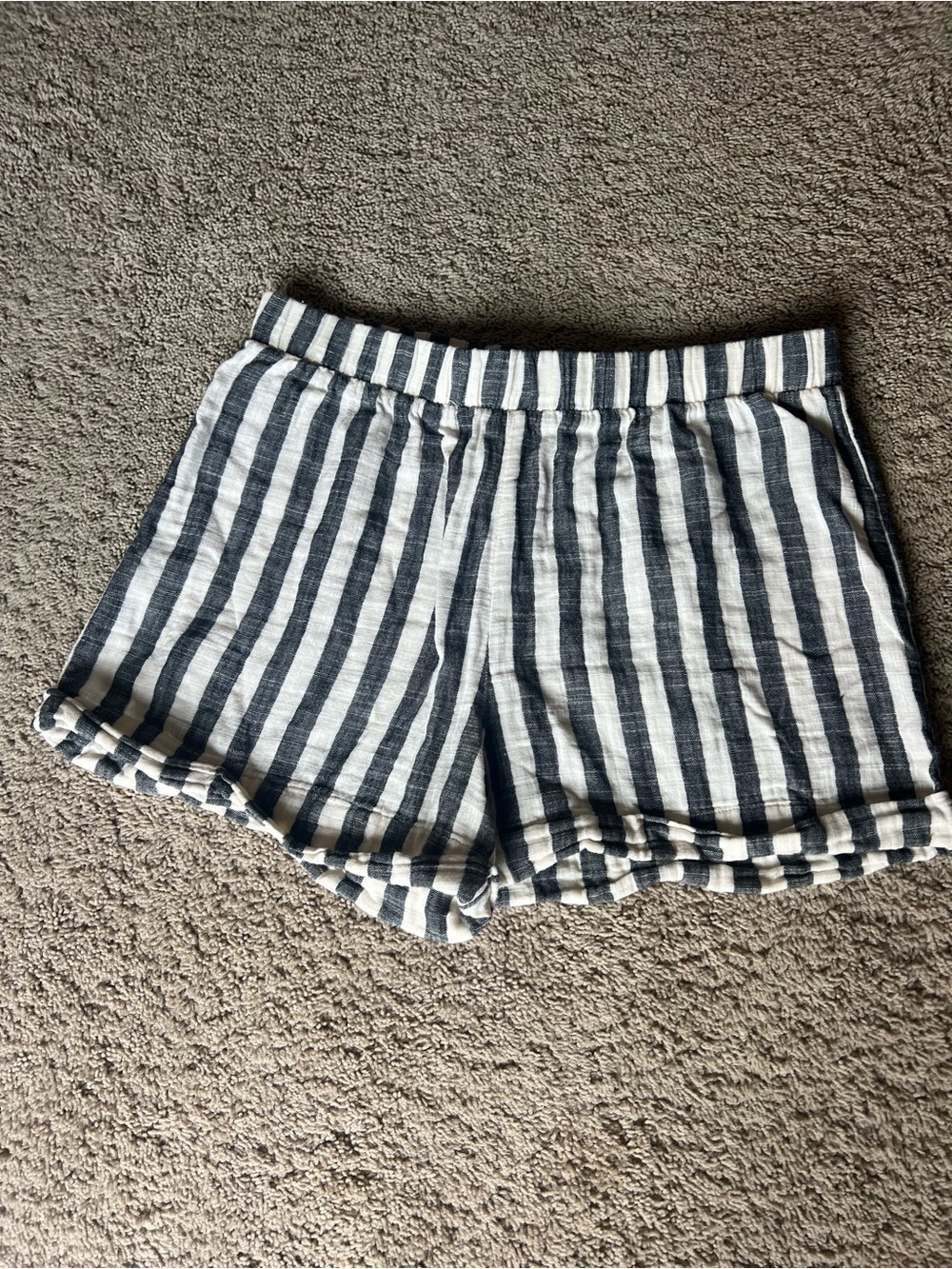 Z supply charcoal and ivory women’s Linen-Blend Shorts